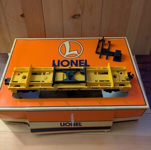 Lionel Yellow Train Car with Accessories